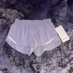 bnwt, lululemon, hotty hot low rise short 2.5” lined